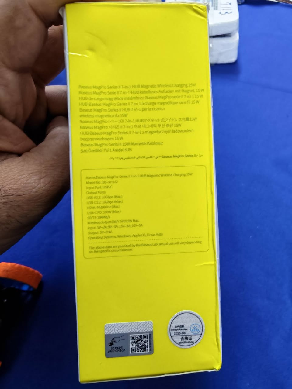 هذا المنتج هو قاعدة شحن باسيوس المغناطيسية اللاسلكية 9 في 1 (Baseus MagPro Series 9-in-1 Wireless Charging Dock).
يتميز بشاحن لاسلكي مغناطيسي بقدرة 15 واط متوافق مع تقنية MagSafe.
يعمل كقاعدة توصيل (Docking Station) مع منافذ متعددة، بما في ذلك HDMI بدقة 4K.
يوفر شحناً سريعاً للأجهزة مثل الهواتف وأجهزة الكمبيوتر المحمولة.
يأتي بتصميم مدمج وسهل الاستخدام.
أول تم 60


**إذا كنت صاحب هذا الإعلان وتريد حذفه لأي سبب، رجاءا أرسل رسالة إلى الدعم الفني**