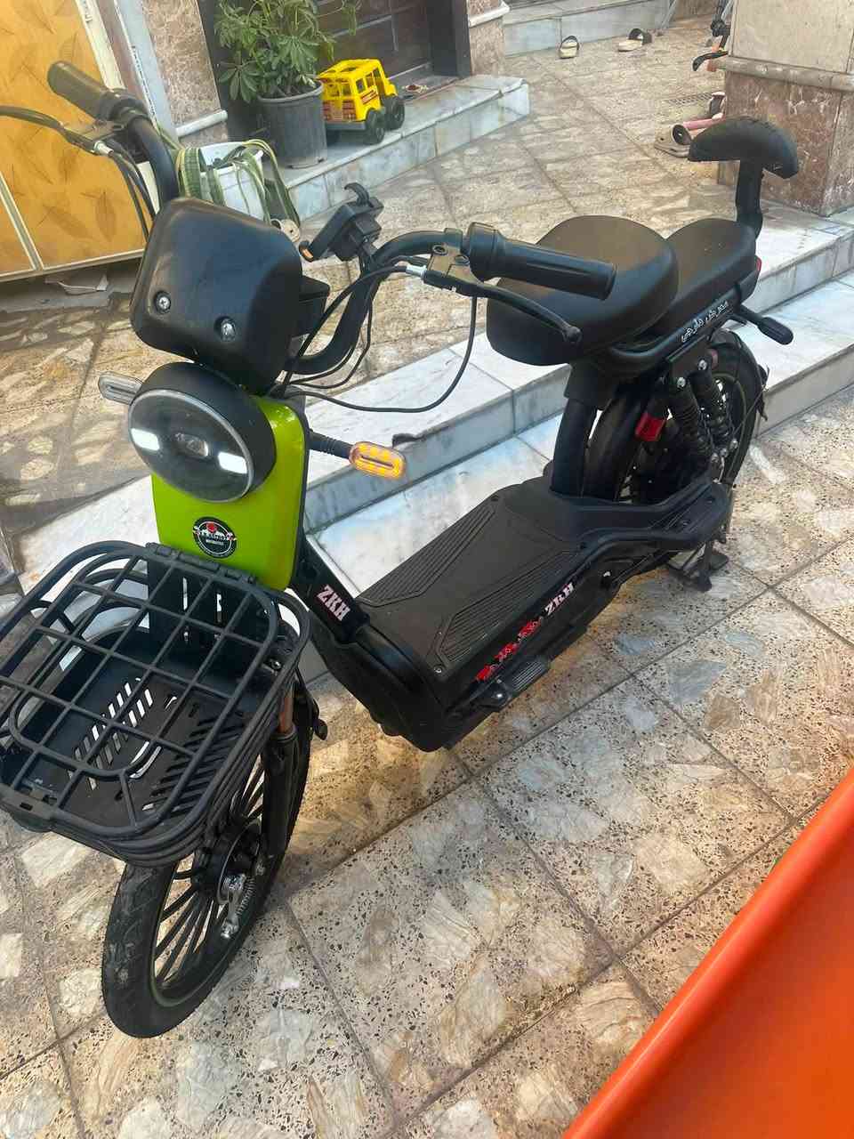 دراجه شحن حجم 20 4باتري  32امبير    تشتغل بصمه  فقط سويجها موجود بس الجوزه عاطله السعر خاص او ***********
