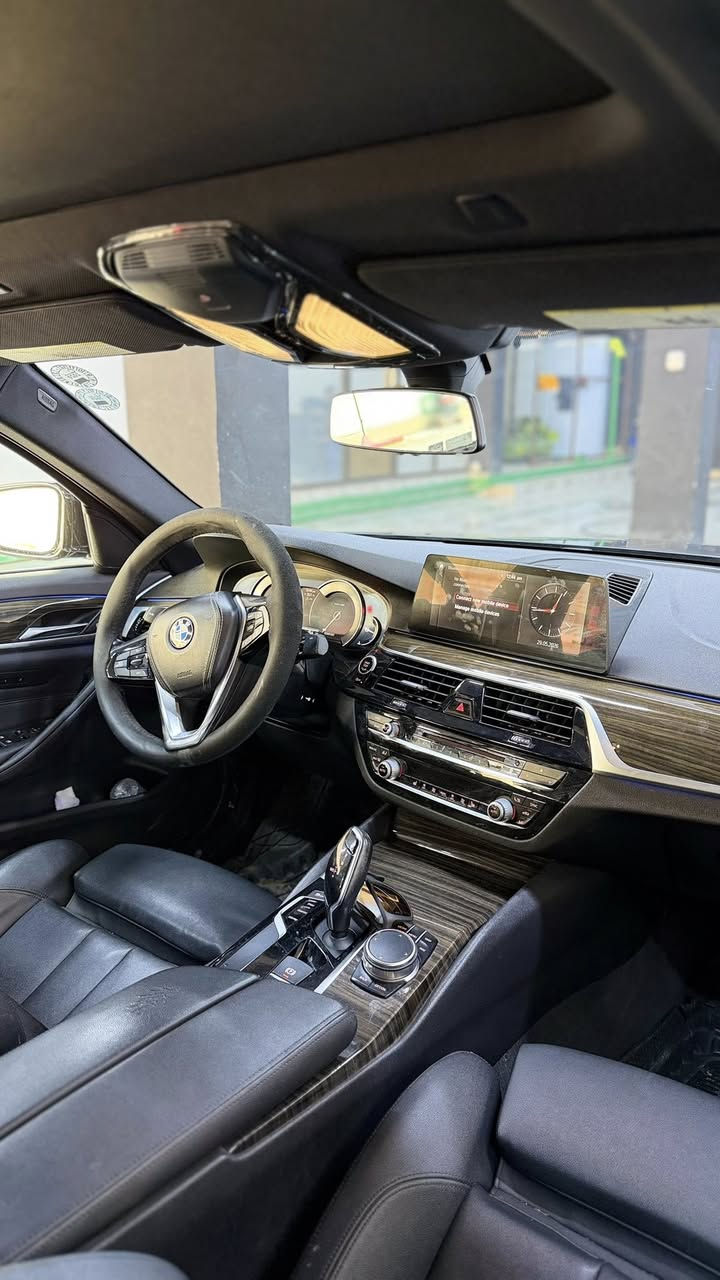 BMW 530i 2018
رقم أربيل – راعيها بالبصرة تحويل مباشر

✅ جير أوتوماتيك 8 سرعات
✅ دفع خلفي
✅ اقتصادي وقوي بنفس الوقت
✅ شاشة كبيرة ونظام iDrive
✅ بصمة تشغيل ودخول
✅ كامرة وحساسات
✅ مقاعد كهربائية مع ميموري
✅ فتحة سقف
✅ إضاءات LED
✅ ستيرن تحكم + كروز

السيارة نظيفة جداً استعمال شخصي
ما تحتاج أي صرف

حادثها جداً بسيط
مدكر أمامي جهة عكس السائق جزء فقط
بدون فتح إيربكات وكلشي بالسيارة سليم

VIN: WBAJA5C53JWA36799

السعر: 265 ورقة

📍 المكان: البصرة
📞 تواصل: ***********
