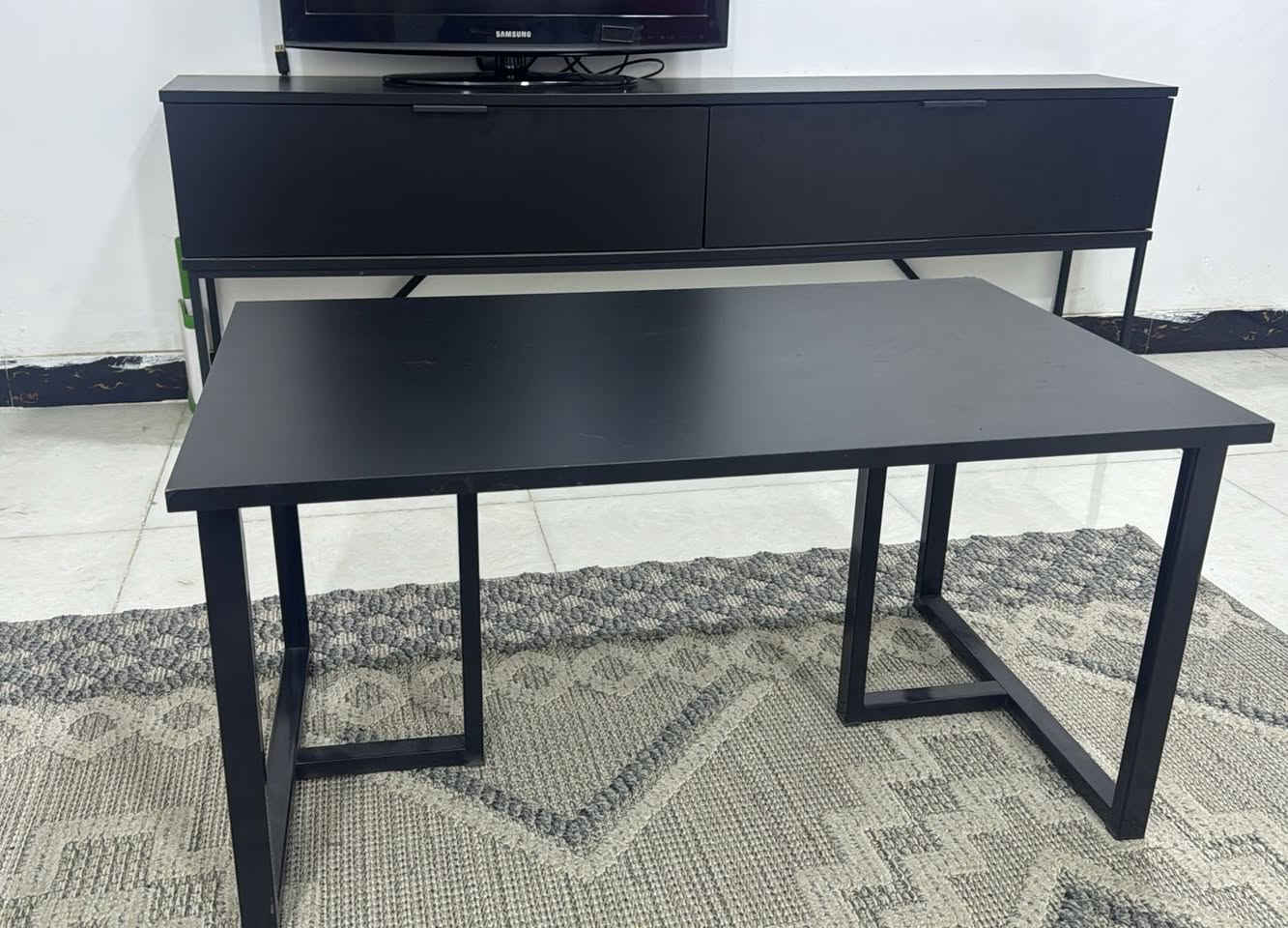 المكان / بغداد
تخم تركي 6 مقاعد
جديد ونظيف جداً ضرر بسيط بسبب حيوان اليف ( قط) 
سعر الشراء مليونين 
سعر البيع 750 الف 

طبلة + ميز تلفزيون جديد ونظيف جدا بدون اي خدش او صرر 
بسعر 300 الف

الاستفسار على هذا الرقم 
***********
