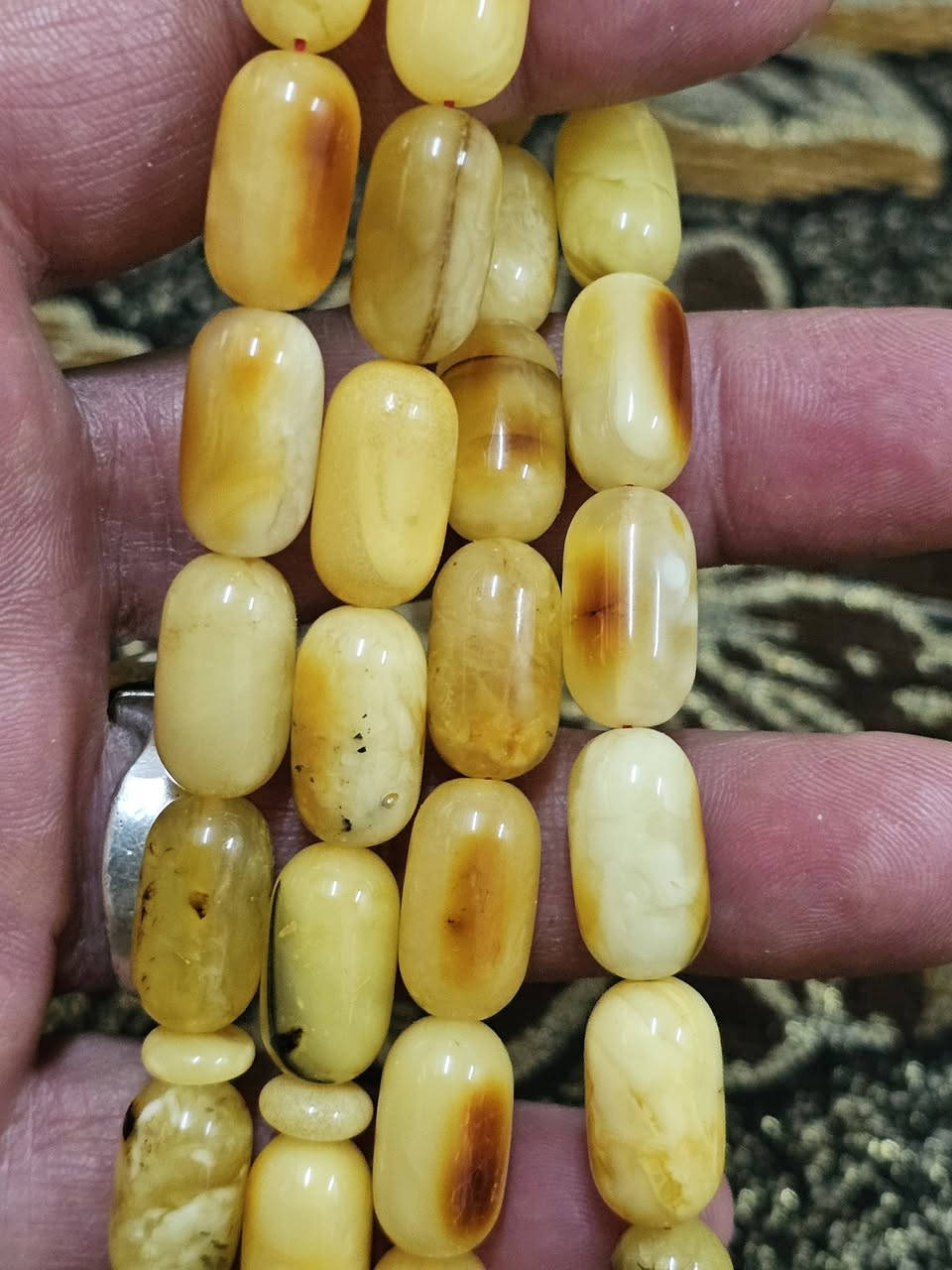 لعشاق الجراخة الصنوبرية 
مسبحه من كهرب بحر البلطيق الحر الطبيعي قليل الشوائب شرط وضمان مدى الحياة بأصالة الخامة لاكبس ولاضغط ولا مسال ولامعالج ولاكهرب صيني مزينة بكركوشه تفصال خليجي .
وزن المسبحه ٥١ غرام ٤٥ حبه قياس ٩.٥ ×١٧.٥ ملم


**إذا كنت صاحب هذا الإعلان وتريد حذفه لأي سبب، رجاءا أرسل رسالة إلى الدعم الفني**