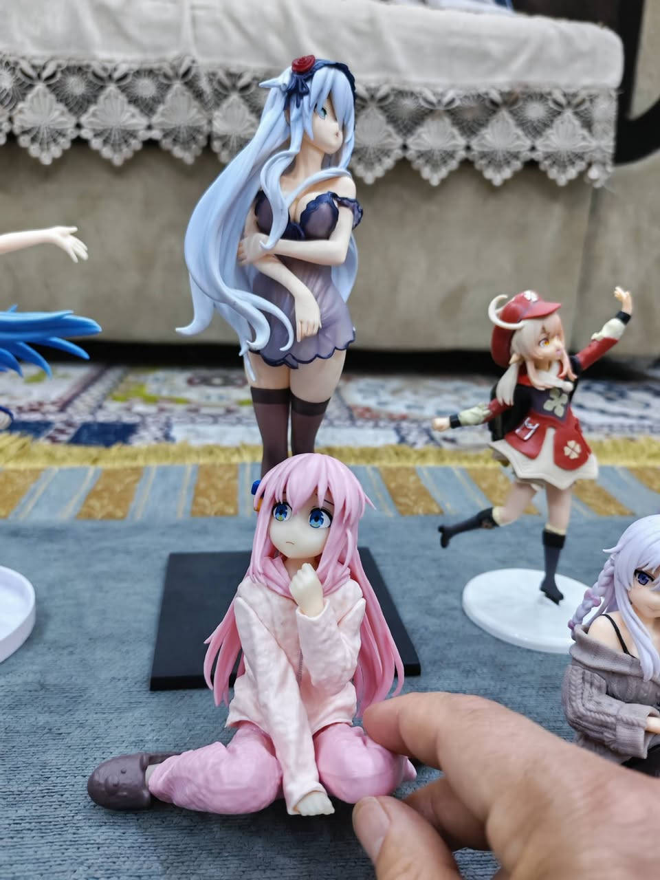 مجسمات ٨ قطع بنات أنمي بلاستك أصلي مال أمازون الحجم بكد جف الايد يوجد 🔥توصيل مجااااني 🔥***********واتساب القطعة ب٥ آلاف
