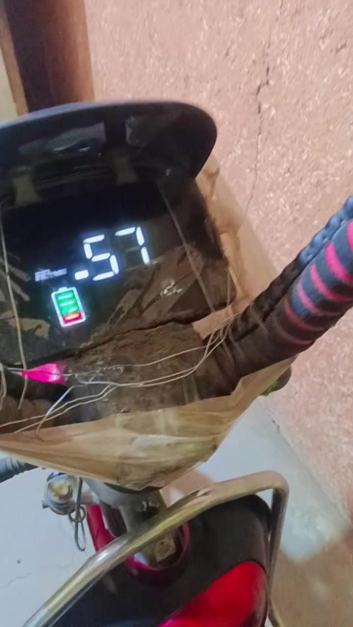 سلام عليكم دراجه شحن حجم 20 نضيفه 80/% 5بطاريات ام بي ثري بيه شغال فقط بيه كسر بين سكان اوبين شاشه مابيه ضرر قوي 250 اوبيه مجال


**إذا كنت صاحب هذا الإعلان وتريد حذفه لأي سبب، رجاءا أرسل رسالة إلى الدعم الفني**