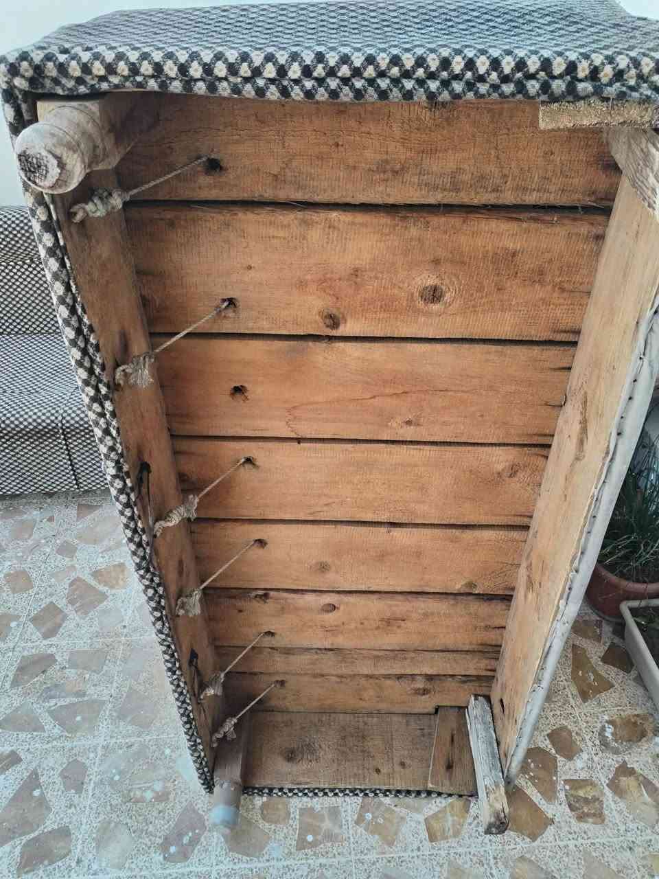 طخم عراقي ثقيل 10 امتار سفنجو مابي شي قفل80 بيع مستعجل حك خشب مكان جانب الايمن ***********+***********
