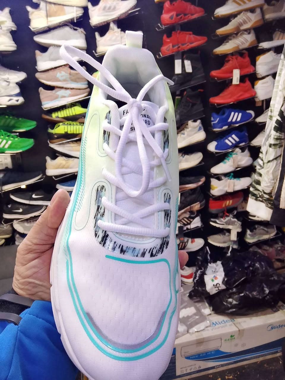 X TEP ACE 
saiz.45
28cm طول القدم
سعر القطعه.. فقط 20الف فقط 20الف 
للحجز والاستفسار راسلنا واتس اب ***********
توجد خدمة توصيل كل المحافظات
