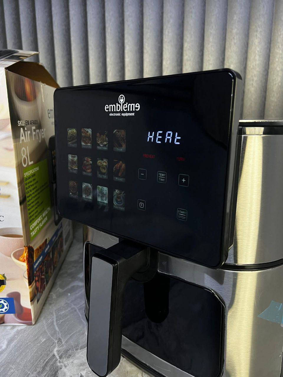 لاول مره قلاية امبليوم شاشه ايباد دبل هيتر بالاعلى والاسفل
حجم 8 لتر  
🔹خاصية تذويب الطعام الجامد
🔹نافذه للرؤية + اناره داخليه 
🔹قدرة 2000 واط
🔹شاشة ايباد لمس كبيرة + انظمة طعام مختلفة
🔹امكانية التحكم بالهيترات ( تشغيل او اطفاء الهيتر )
مع ضمان سنة
توصيل بغداد 5 محافظات 6
#للتواصل مراسلة الصفحة
#الجميع
#السعر 115 الف بغداد 
           116محافظات


**إذا كنت صاحب هذا الإعلان وتريد حذفه لأي سبب، رجاءا أرسل رسالة إلى الدعم الفني**
