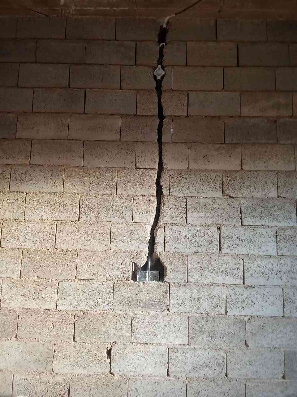 تم الحمدلله حفر بيت نزالات كهرباء في قرية سعده على مكينة ودريل مواعيد مضبوطة ودقة في العمل بأسعار مناسبة الي  عنده حفر نزالات كهرباء يتصل على الرقم ***********
