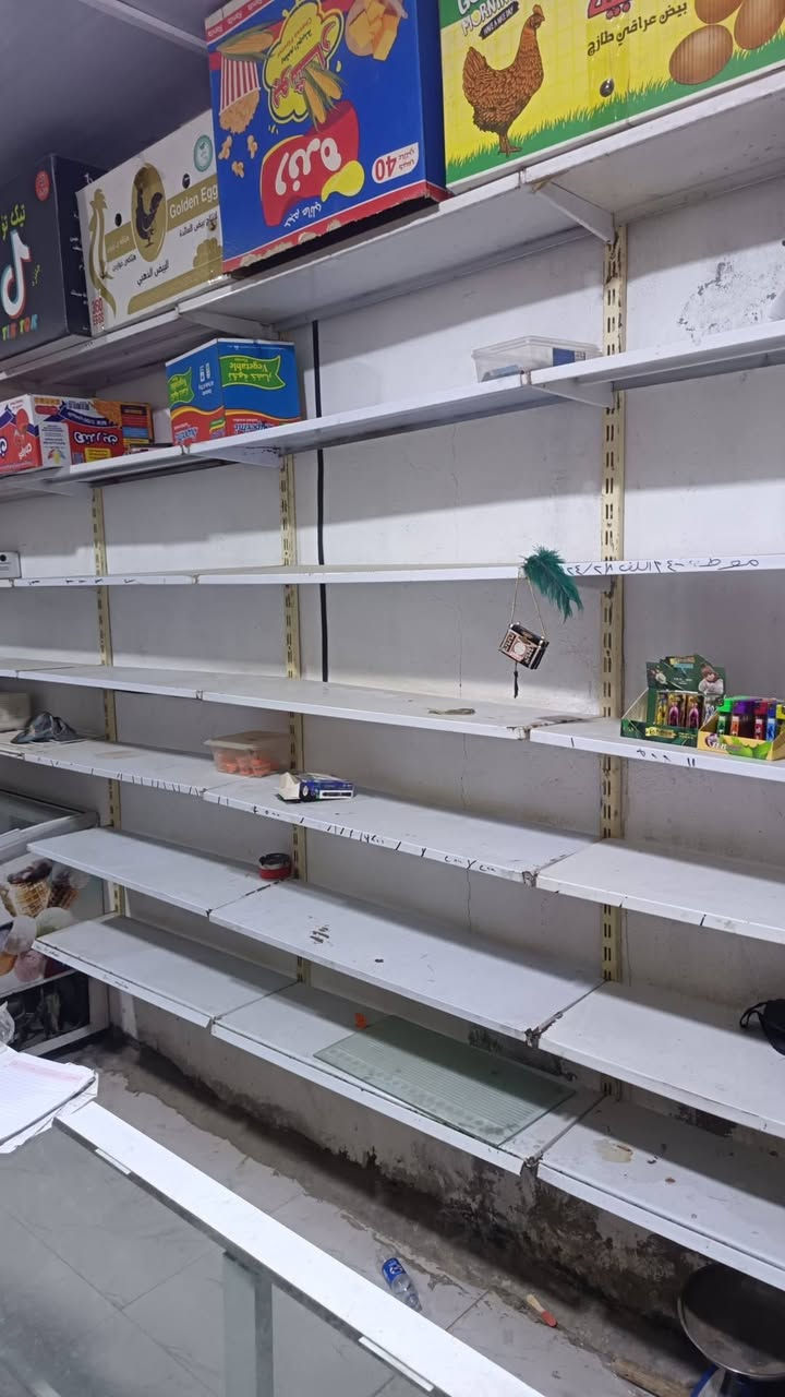 رفوف للبيع 47متر  جاهزات مع سجج سعر المتر الفين ونص ***********
