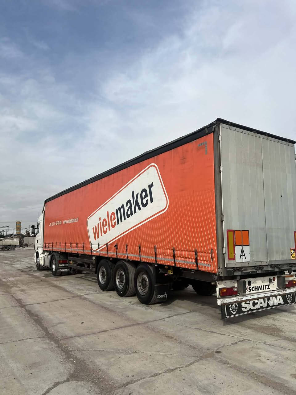 سلام علیکم سکانیا 2007مکینە R500 کیرعادي 3*3 ریتایدر صلاجە تبرید سیارە کفالە عامە عربانە شمتز 3دناگیر 2سعال تعویل موباشر 
مکان اربیل سعر 320$  
***********
