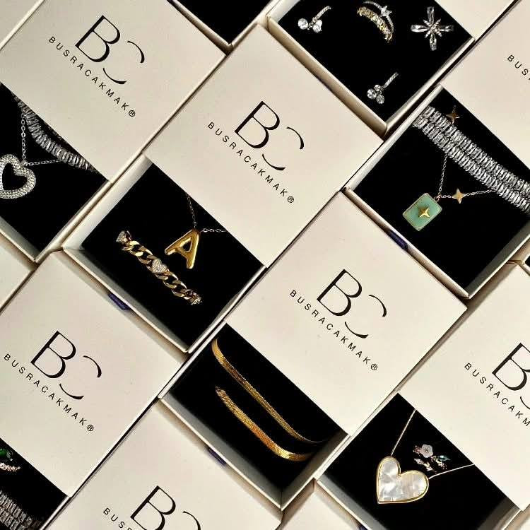 ✨ قم بإنشاء صناديق مجوهرات عالية الجودة لعلامتك التجارية بألوانك وطرقك الخاصة!
… المزيد#مطبعة الازهري للدعاية والأعلان تقدم خدماتها 
1-حروف بارزة مع خصم 30%
2-واجهات ستيكر مجهزة بطابعات يابانيه
3-تصميم وطباعة البروشورات الحديثة
4-طباعة الكارتات ودفاتر الإيصالات بأسلوب احترافي
5-لوحات داخلية وخارجية متألقة
 6-ستاندات رائعة للمعارض
7-بوكسات خشبية، بلاستيكية وكرتونية بتصاميم مبتكرة حسب الطلب
8-هدايا دعائية
9-ادارة سوشيل ميديا وتصاميم احترافية وخطط تسويقة 
و العديد أيضا من خدمات الطباعة بأعلى جودة وأفضل الأسعار
موقعنا اربيل شووش مدخل بانزينخانة شورش
----------------------
للتواصل عبر الارقام التالية 
***********
***********واتساب
--------------------
تابعونا ايضا عبر الصفحات لمعرفة العروض 
alazhari2024proانستكرام
azhar2024proسناب
tiktok.com/@azhariadvertising
