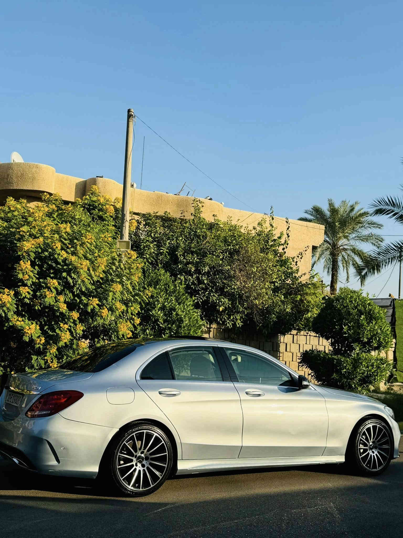 السلام عليكم 
للبيع C Class 2015 BCM(خليجيه وكاله اربيل)
بصمتين
فتحه  (قماره مغلفه ppf اسود)
كامره خلفيه 
بصمه 
داخل بيجي 
بردات خلفيه 
حساس امامي خلفي
دبل ماوس 
لايت عدسه 
بدي AMG 
بك لايت لد 
ويل 19
انضمه قياده 
ماشيه 100 الف كم 
بيها هوايه مواصفات معروفه بهذا الموديل 
السياره كير محرك كهربائيات بوضع الشركه 
برغي ممفتوح بيها (صفر مسج)
بدون نقص بدون حادث بدون تبديل (صبغ جاملغ يسره امامي رش فقط )
مكانها المنصور 
للاتصال ***********
