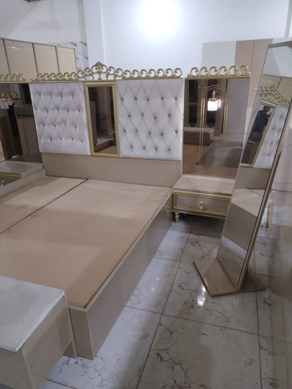 غرفه نوم تركي ستعمال كلش قليل 9قطع للستفسار ***********
