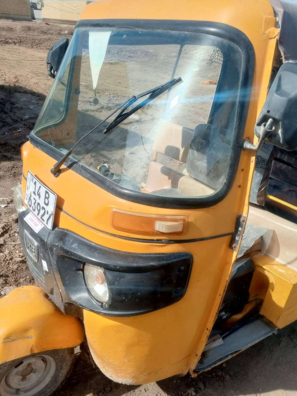 سلام عليكم تكتك للبيع موديل ٢٠٢٠ تكتك مكفول من الضربه والصبغ. جاهزه مكينه لا تنقيص ولا تبخير. رقم بصره. تريد وكاله تريد تحويل. تواير ابو الطلقه دوشه. جادر  كهربائيات شغال كيات اصليات.   عوني. سوق الشيوخ  حي الجوادين.   ***********
