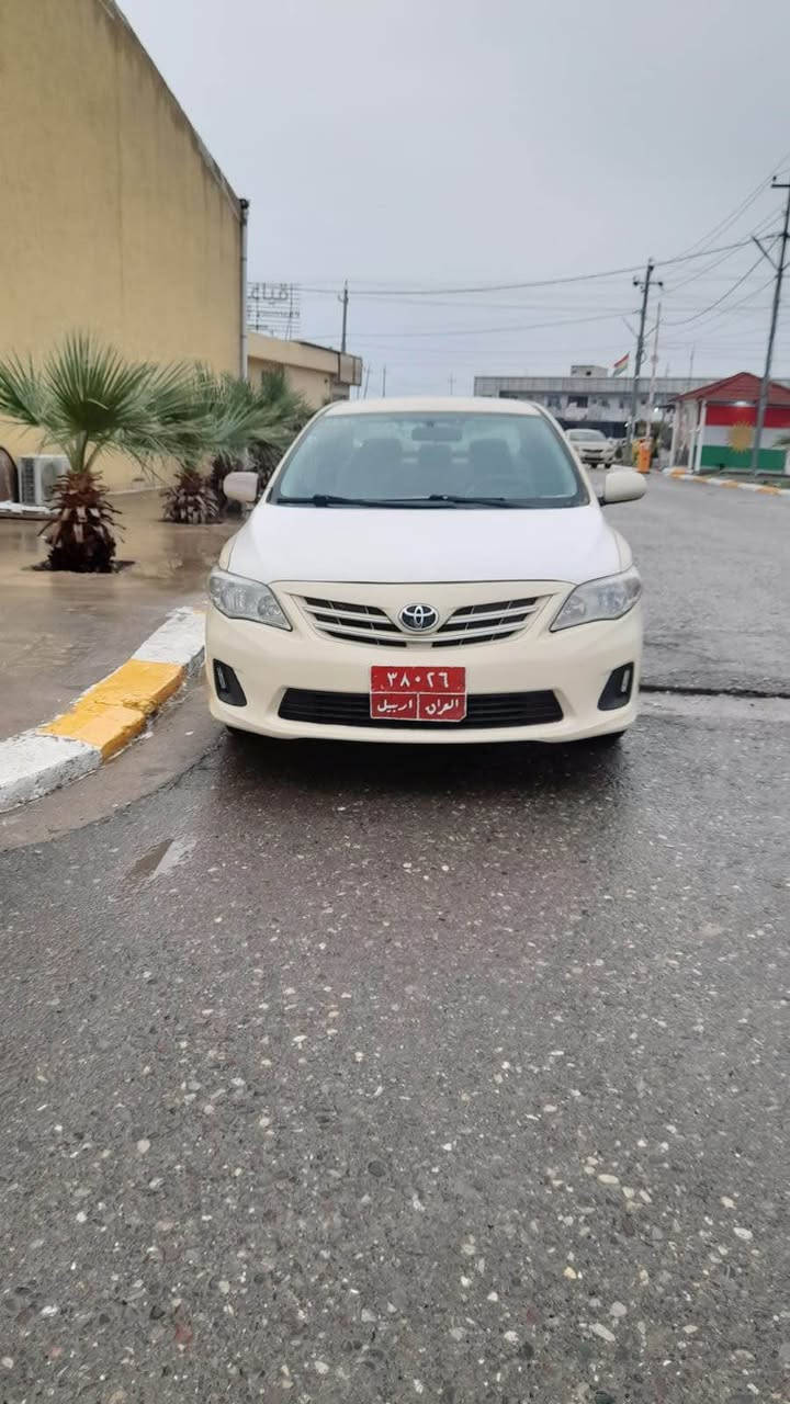 بیکاشۆ تەکسی 
بیلاد تەکسی 2013
گێر تۆماتیک مەکینە گەورە 
گێر و مەکینە گۆرایە بە شەرت چرکەی نیە 
ساردی و گەرمی تەبرید بە شەرت 
تەقە و رەقە بە شەرت یەک دیناری مەسرەف تێدا نیە 
لای سەکنی هەیتی پێشی بەس کن دەبەی ئاوی هەیە 
رەقەم و سەنەوی بەسەر چوە 
137 وەرەقە و مەجال 
مشتەری تیل بکە بۆ ***********
شوێن هەولێر أربيل, العراق
