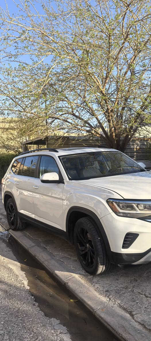 للاتصال***********
فولكس واكن اطلس  ستة سلندر سبعة راكب دبل اكسل وبانوراما كشنات تدفئة تبريد مركزى و بردات خلفى ..سندوق شفط و رادارات وكاميرا hd 
ماشية فقط ٤٠ الف كيلومتر
سنوية باسمى
للاتصال *********** أربيل, العراق
