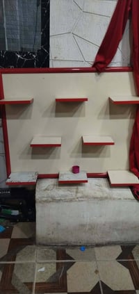 رفوف • أحمر • أبيض