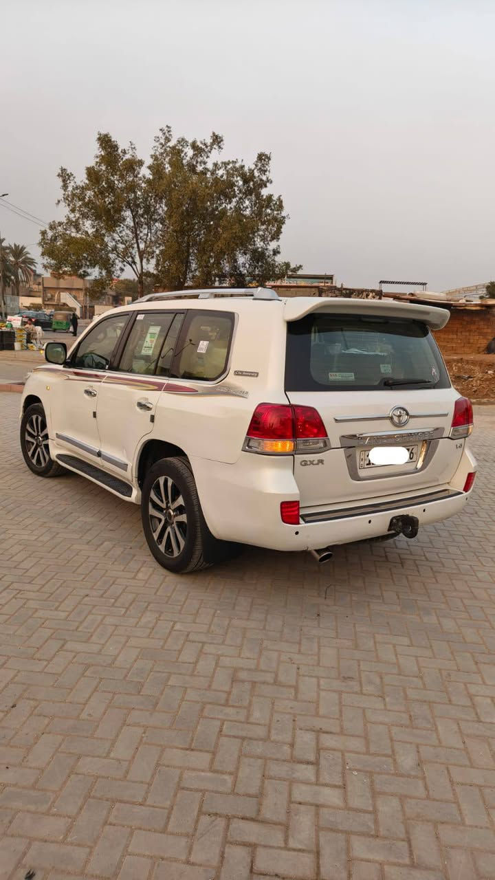 #لاندكروز موديل ٢٠١٠ مكفولة من ضربة والتجية والكلبة   مصبوغة  مكينة ٦ سلندر ٧ راكب ٣قطع تبريد تحكمات جيهتين حاكية حساس خلفي شاشة كامرة دوارة شاشات خلفية  بصمة تشغيل وبصمت ابواب يدات نيكل اشاير بلمري فتحة سلايت ويل كب وبيهة مواصفات اكثر مكينة وكير مكفولات صدر امامي وخلفي جدد تبريد ثلج تخم تايرات جدد كهربائيات كلهة شغالة سياره جاهزه من كل شي اي نقص مابيهة #ماشية١٥٣ رقم بغداد الدولي الجديد بسمي عنوان بغداد العبيدي #سعر٢٤٠ وبيهة مجال للشراي #للستفسار***********
