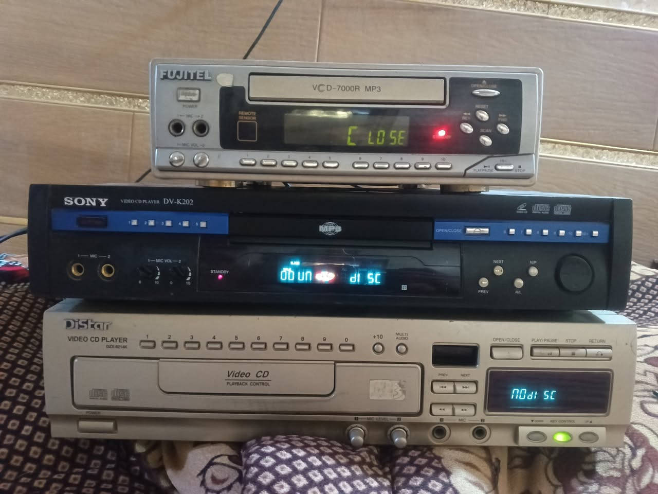 سيديات ماعرف شبيهن موضح بالفيديو 

سعرهن 20 الف يوجد توصيل


**إذا كنت صاحب هذا الإعلان وتريد حذفه لأي سبب، رجاءا أرسل رسالة إلى الدعم الفني**