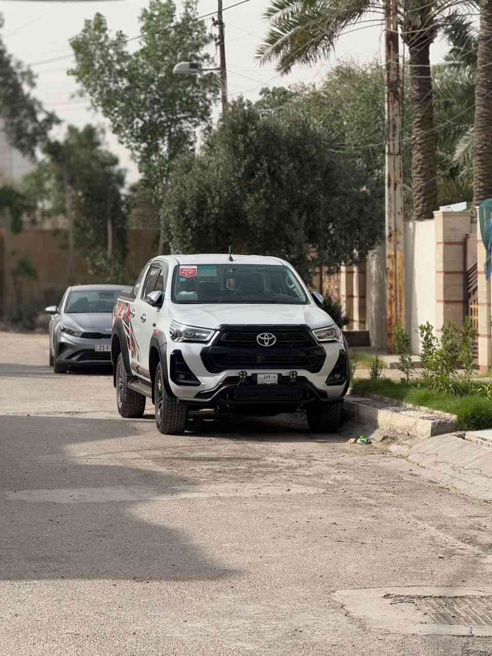 اسلام عليكم  هيلوكس 2025.                  موصفاته معروفه سياره بيه بارد بل بنيد قطعه صغار بيه بل جاملغ عله كد اصبع 
سياره جديده وكاله ساس بعده بل ضمان 
ماشيه 20 سياره حيل نضيفه سياره مابيه سونار سياره رقم بغداد الجديد انكليزي 
***********
