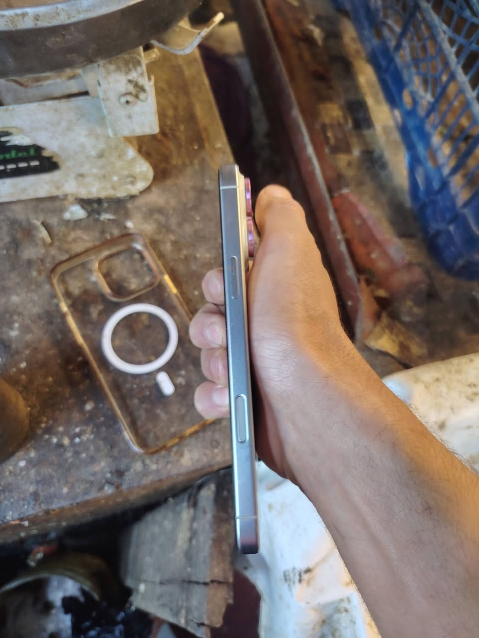 سلام عليكم
ايفون 16برو ماكس 
نضافه ميه بل ميه 
الذاكره 256 
البطاريه 91
مشحون 428بس 
مكاني بغداد حي النصر 
السعر خاص 
***********
