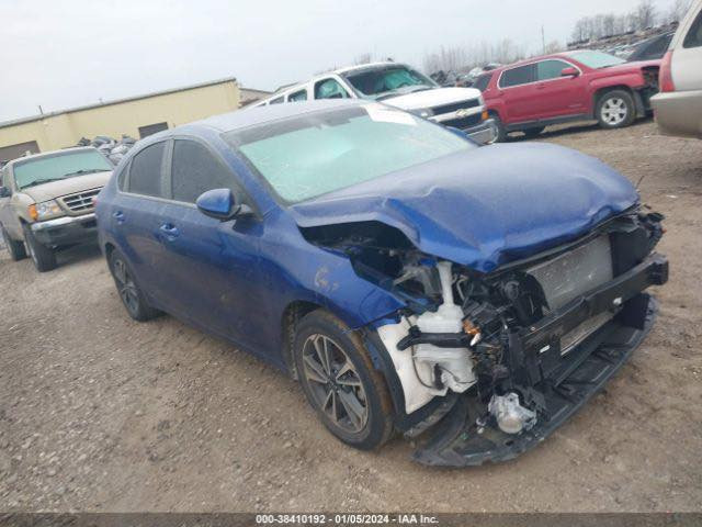 سلام عليكم كيه فورتي 2023    السياره نضيفه وفول ماعده الفتحه  السياره بس قمارتها اشويه بيها رصعات  وهاذ الحادث موجد بل صوره  السياره رايدها 135 وبيها مجال العنوان الشعله رقم ***********
