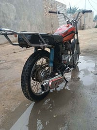 دراجه كلك لبيع السعر 125 وبيه مجال لتصال 07804549367