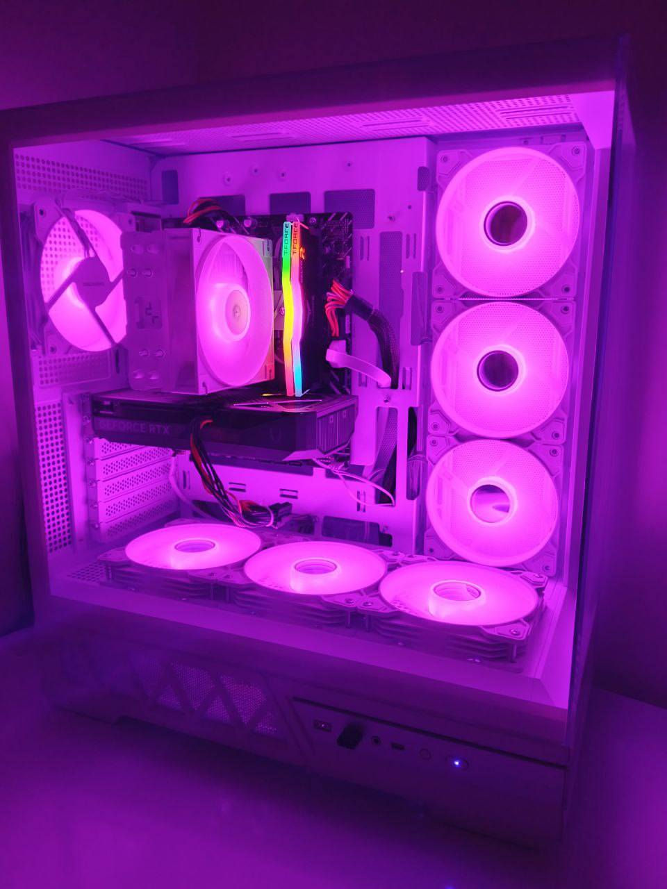 تجميعة للبيع
مواصفاتها 
المعالج (CPU): Intel Core i5-14400F
اللوحة الأم (Motherboard): ASUS PRIME H610MK D4
الرام (RAM): 16GB 3600MHz T-Force RGB
كرت الشاشة (GPU): ZOTAC RTX 5060 Ti Twin 16GB
التخزين: M.2 NVMe سعة 1TB من AGI بسرعة 4700MB/s (Gen4)
مبرد المعالج: DeepCool AG400 RGB
مزود الطاقة (PSU): Antec 750W

و مواصفات الشاشة 
 MSI MAG 275QF 27-inch 2K Gaming Monitor, 2560 x 1440 (UHD), 0.5ms Response Time, 

ما ابيع قطع ابيعها كامله هي والشاشة فقط.
كل الكراتين موجودة 
بالنسبة للسعر ما اعرف صراحه كم سعرها حاليا بسبب صعود الاسعار اي احد ينطيني سعر زين ابيع رجاء لحد يكسر بالسعر


**إذا كنت صاحب هذا الإعلان وتريد حذفه لأي سبب، رجاءا أرسل رسالة إلى الدعم الفني**