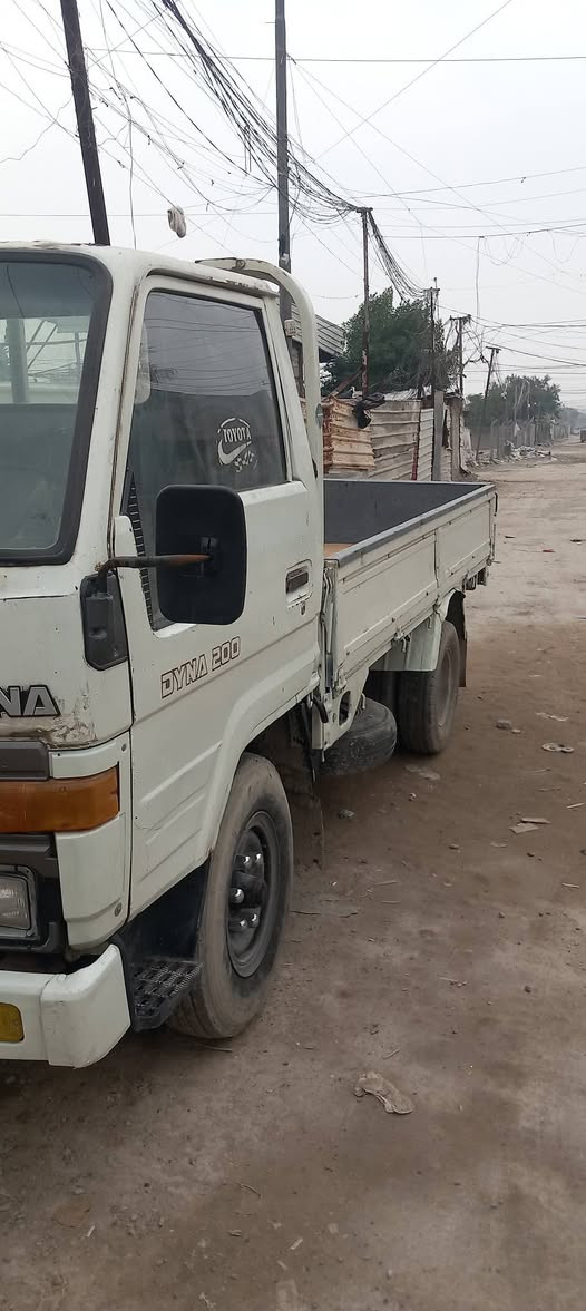 سلام عليكم للبيع تيوتة داينة ٢ طن مديل ٩٤ ميكينة ١٤ مكان بغداد  ***********
