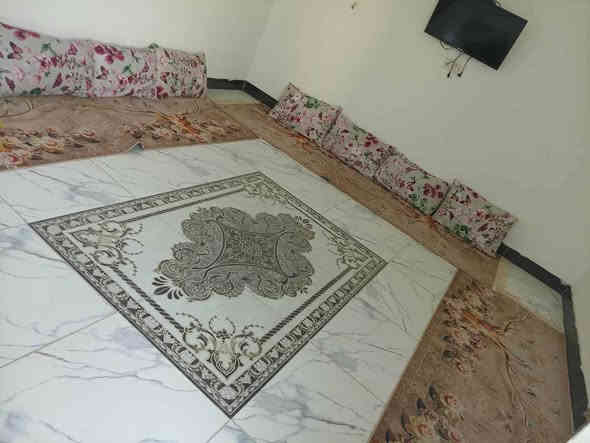 السلام عليكم 
يوجد بيت للبيع في الدوانم الزراعي في حي العسكري مساحة(١٥٠متر)يبعد عن الشارع أقل من ١٠٠متر يحتوي على غرفة نوم وإستقبال وصاله جبيره ومطبخ وصحيات داخليه وخارجية وطرمه ومناور ٢
البناء بلوك السقف مسلح ارضيه سيراميك السعر(٤٥مليون)وبي مجال
