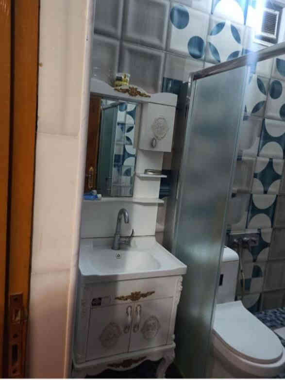 (( دار للبيع ))
حي الجامعه منطقه 28 شارع 15 ركن واجه 7/75 والنزال 13 الطابق الاول استقبال مفتوح على الصاله وصاله وغرفه ومطبخ بارد وحار وتخاريخ داخليه وخارجيه والطابق الثاني 3غرف نوم وصاله وتخاريج والثالث بيتونه على شكل غرفه وسطحين بيت مال جناي مو بياعه شره الارضيه مرمر والجدران سيراميك مطلوب لمصرف الاسكان 63000 

***********  ابو غيث
