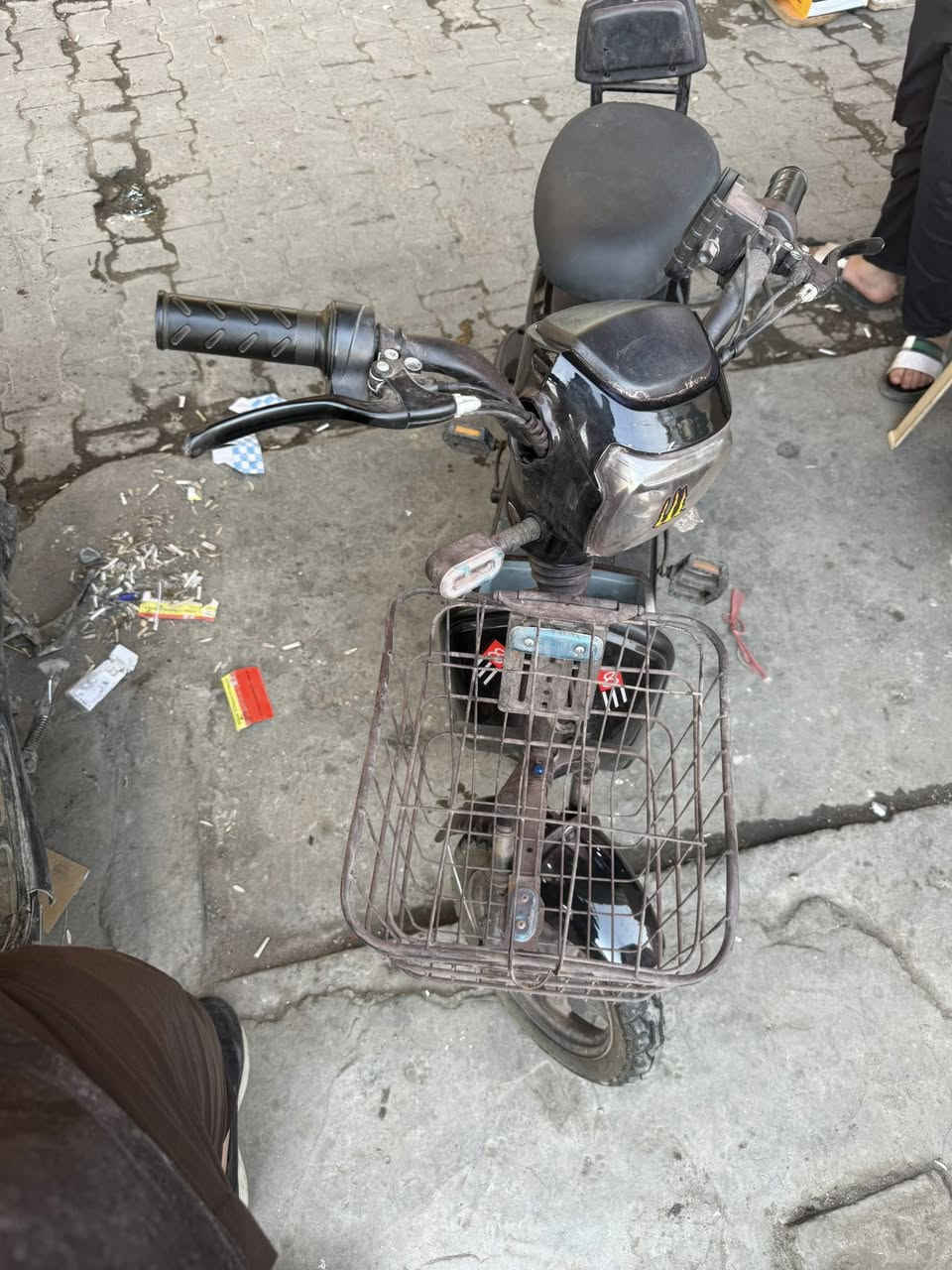 دراجه شحن مال جاهل اخذناها الها وميعرفلها صارلنه شعر متروكه شغاله اي نقص مابيها سعرها من الاخير ٢٢٥ الف 
بغداد الكفاح ***********
