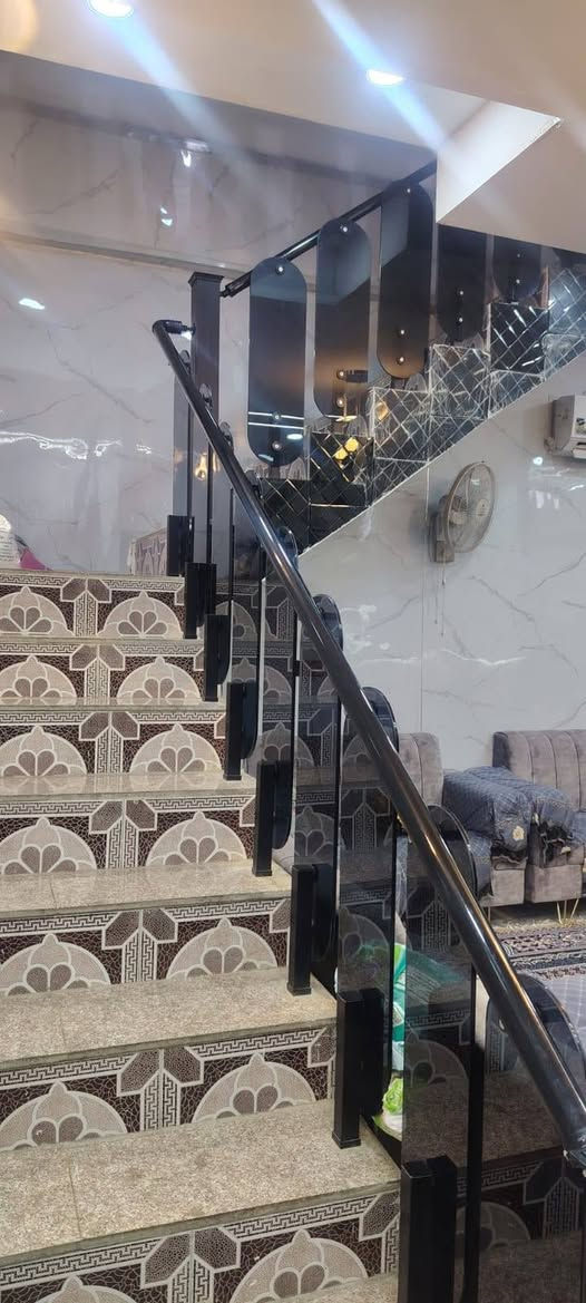 السلام عليكم بيت رهان حي الغدير 90م طابقين 3 غرف نوم
سعر الرهان 65 مليون 
للاستفسار ***********
