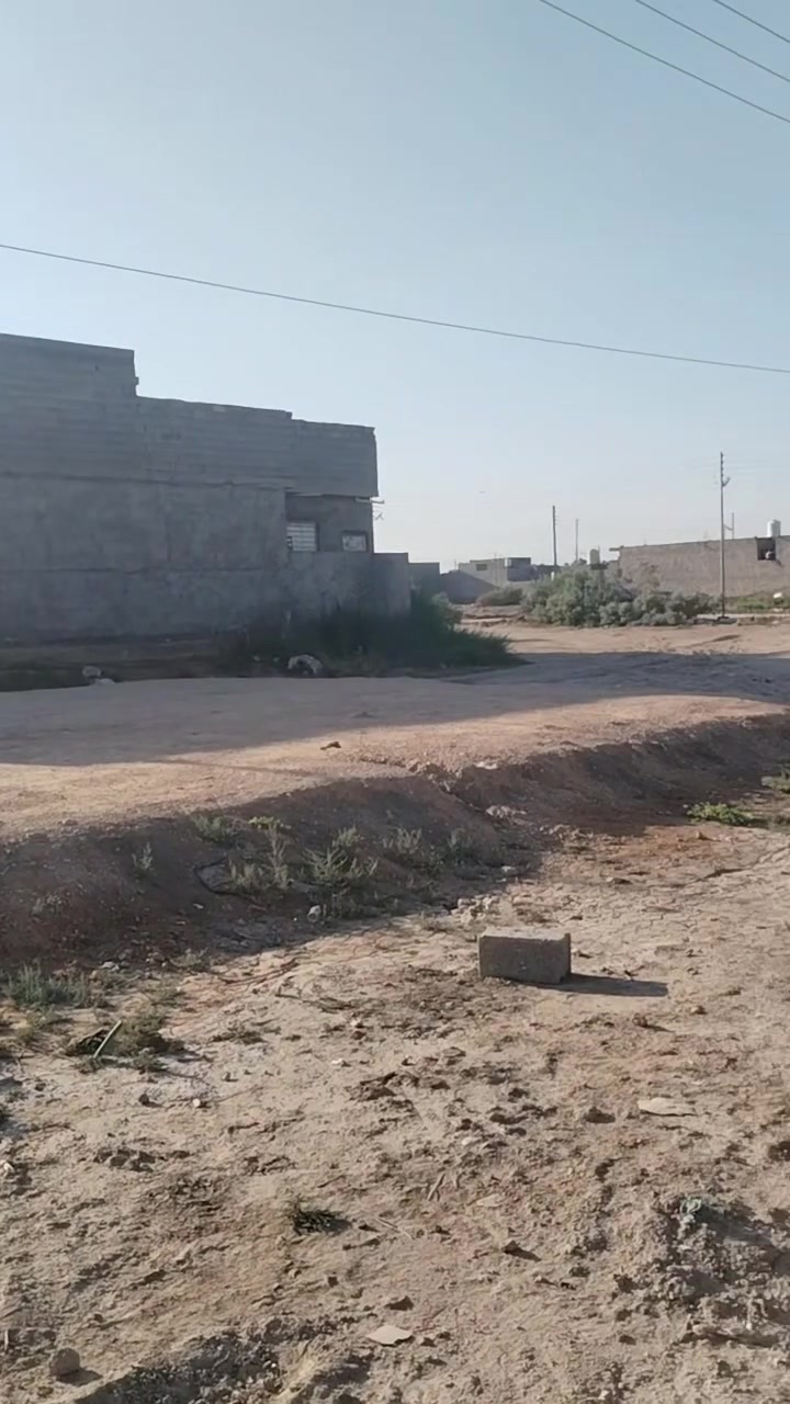 قطعه مساحه ٢٠٠متر طابو صرف ركن مدفونه ومحدوله جهازه للبناء واجه ١٧ متر تنباع نص منه كربلاء قضاء الحسينيه حي الزهراء واجه على الشارع العام شارع ٢٠متر متر شارع السبيس *********** واتساب أو اتصال أبومحمد الخطابي
