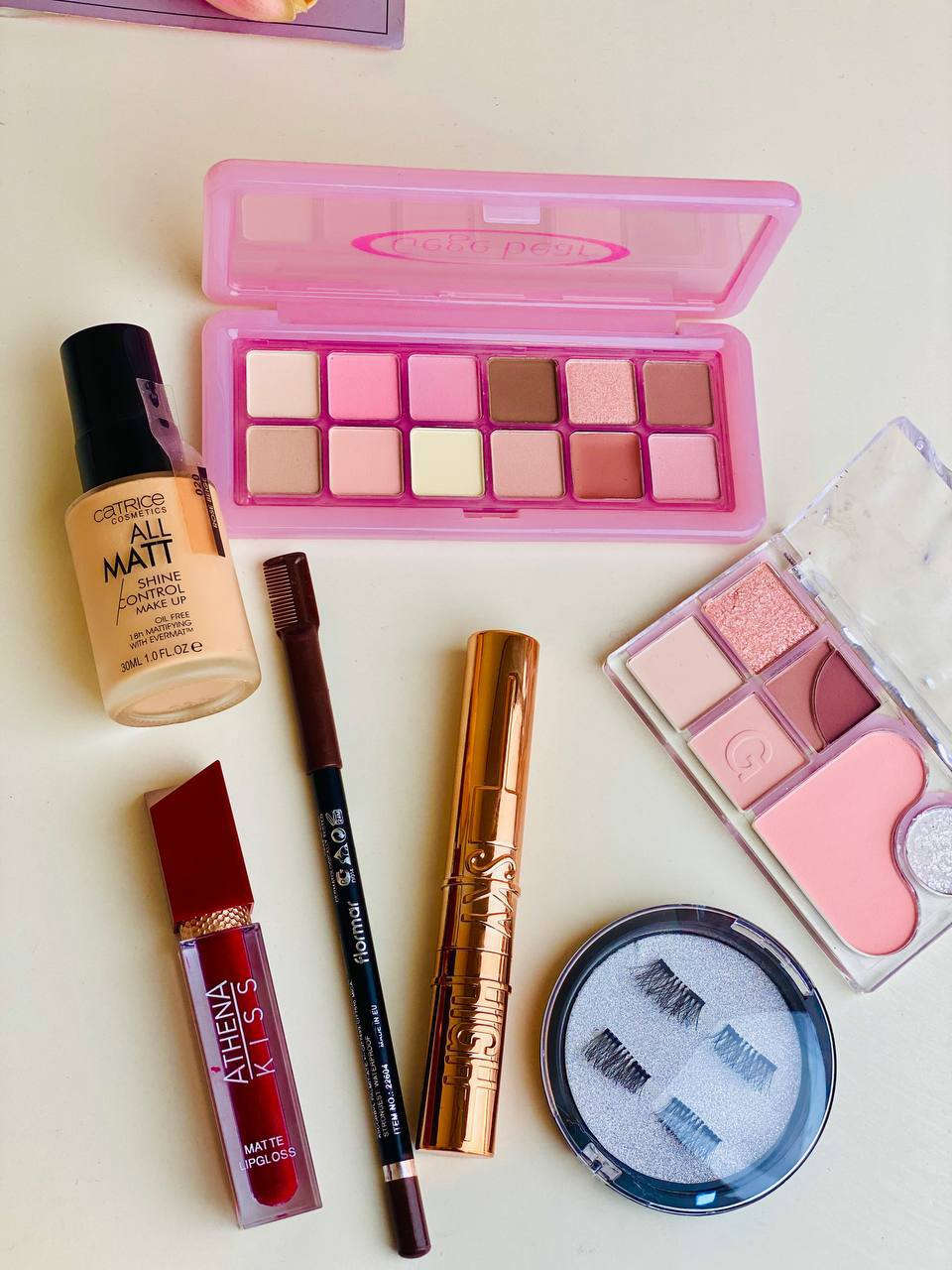 "🎀🔔 هدايا العيد🎁🎁

🎁 بوكس ه🎁🎁
الغراء والغرام 💋❤️‍🔥😍

🎀😍تستـاهـل دلـوعـتك هيـچ بوكـس مكياج 🎁🎁🔔

😘 كارت العبارة حسب طلب ك/ج 😱

سعر البوكس ١٦ الف


**إذا كنت صاحب هذا الإعلان وتريد حذفه لأي سبب، رجاءا أرسل رسالة إلى الدعم الفني**