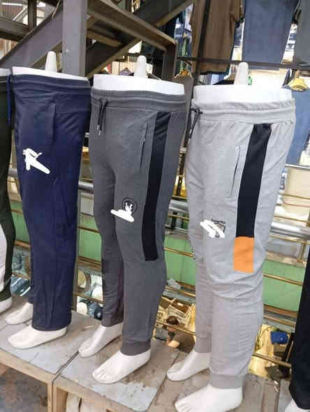 ياالله على بركه الله الشتاء ويه تجهيزات صباح البشير غير شكل عروضاتنه ماتخلص بلوز هاينك (القطعه ب8كل قطعتين ب15)
بجامه قطن درجه اولى ب5
تراك قطن درجه اولى ب15
سويتر قطن درجه اولى متوفر نادي برشلونه+ريال+ساده كل قطعتين ب15
قمصله فرو ثقيل 10لف فقط  اي استفسار متواجدين خاص او اتصال *********** عنوان بابل المسيب شارع الحسينيه مقابل مأكولا المنتضر
