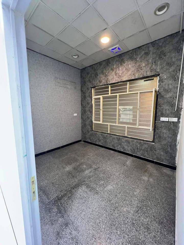 #لـلايـجـار فـي السيـديـة 

قاعـة ارضيـة 150م بيها غرفه مكتبيه ومناور عدد ثنين وخدمات . 
( ترهم اي نشاط تجاري ) . 

لـلاستفسار : *********** متوفر واتساب .

بأمكانك عرض عقارك عندنا 
زبائننا الكرام نستقبل كافة عروضكم وطلباتكم 

#مكتب_القيسي_للعقار_والأعمار
شارع المركز مقابل مستلزمات التفاح الاخضر .
