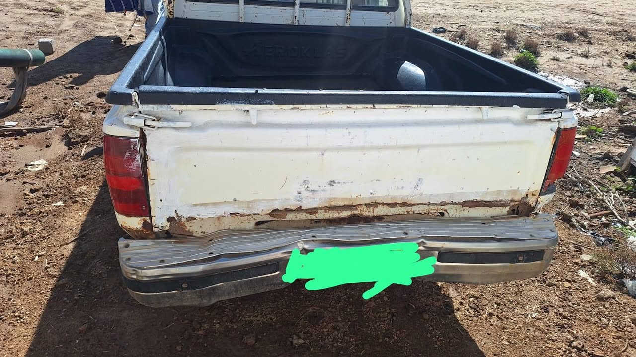 السلام عليكم 
بيكم دير ٢٠٠٧ 
مكينه كير مكفولات 
شاصي سليم 
شغاله وخير من الله 
مكاني واسط قضاء الحي 
***********
