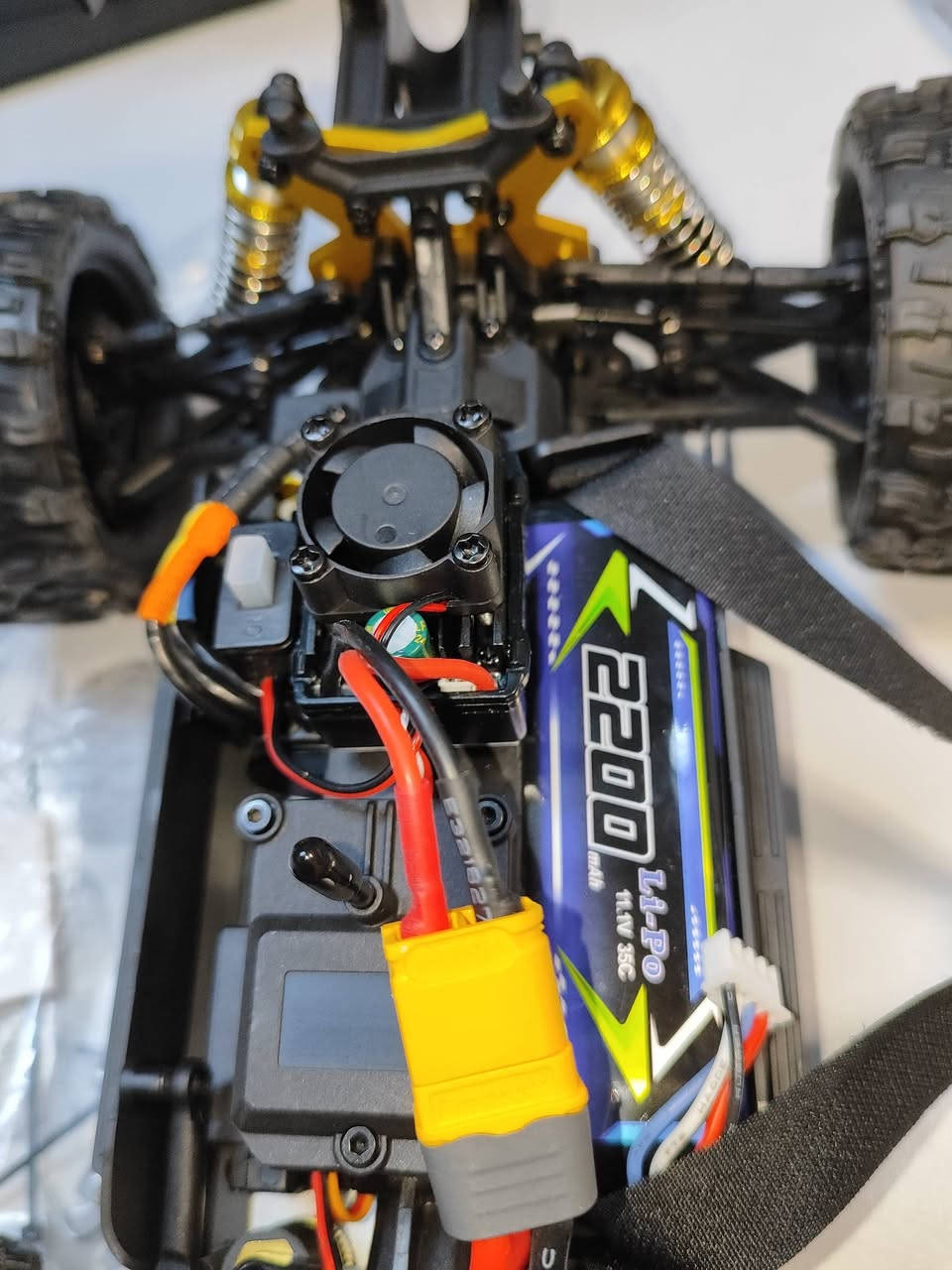 MT14R
شوف الفيديو وراح تعرف التفاصيل
شركة JSI شبيهة لل ZD حجم 1/14 
برشلس سرعة 95km حقيقي
السيارة جديدة ومتكاملة 
توصيل متوفر .


**إذا كنت صاحب هذا الإعلان وتريد حذفه لأي سبب، رجاءا أرسل رسالة إلى الدعم الفني**