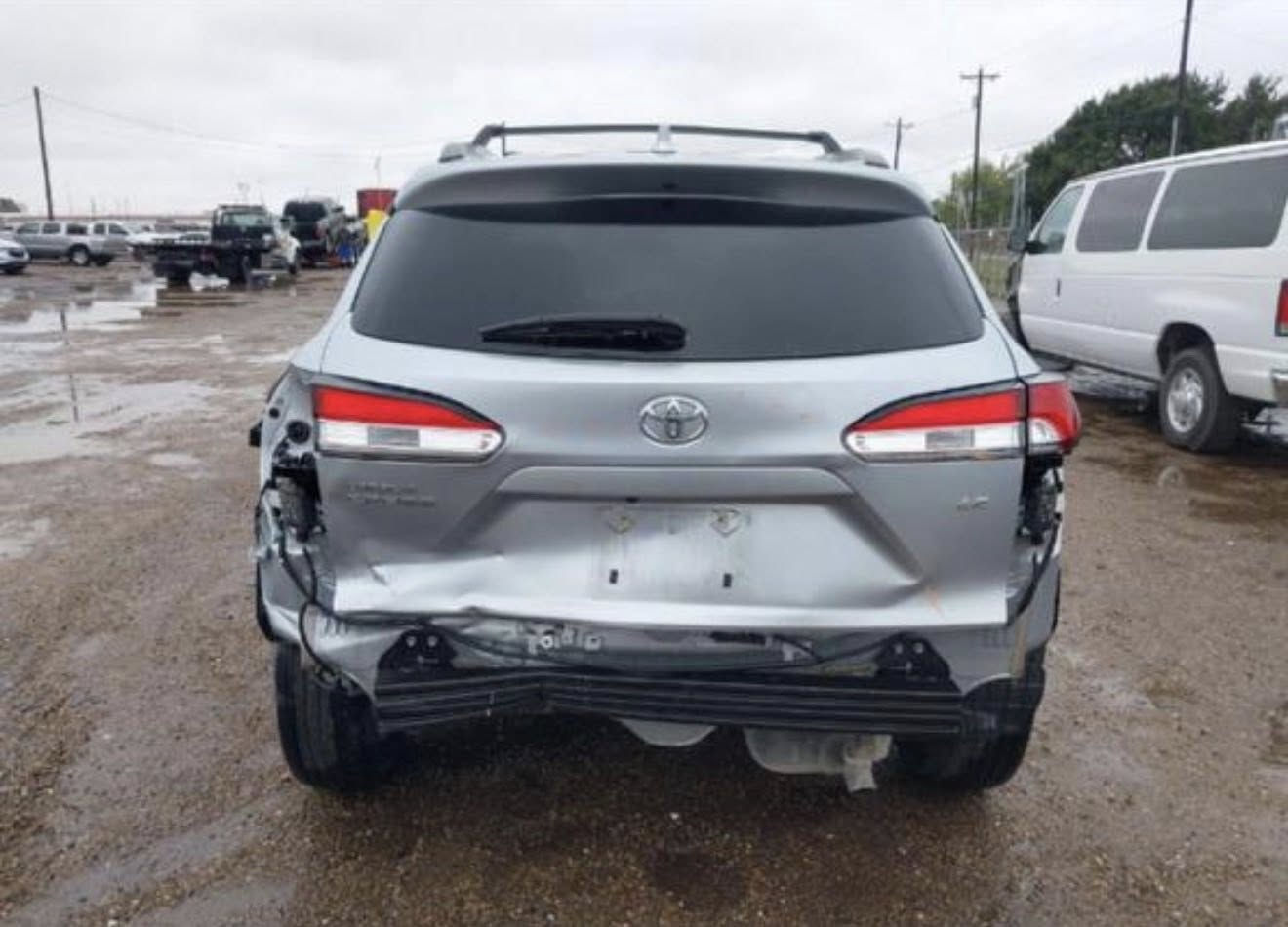 السلام عليكم 
للبيع كورلا كروز 2022 وارد امريكي رقم بغداد باسمي
بدون ايرباك  تبديل بنيد و دعامية خلفية فقط 
صور الحادث مرفقة بل منشور 
المواصفات
بانزين + مكينة 2000 +بصمة + قيادة ذاتية 
مثبت سرعة + شحن وايرليس + تبريد قطعتين
رادار امامي و خلفي و جانبي + سايد بريك بصمة
ماشية 47 ميل ? من الخارج اجتي ماشية 35 ميل 
السعر 160 وبيهة مجال قليل حك الجية 
للاستفسار اتصل *********** غير متواجد عل نت 
مكان بغداد حي البساتين
