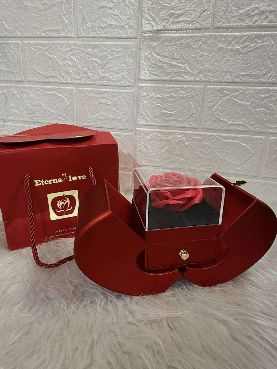 بوكس خاتم فضه مختوم 925 مع تراجي كريستال وياهم الكارتات 
يرهم هديه بعيد الام كلش انيق وفخم


**إذا كنت صاحب هذا الإعلان وتريد حذفه لأي سبب، رجاءا أرسل رسالة إلى الدعم الفني**