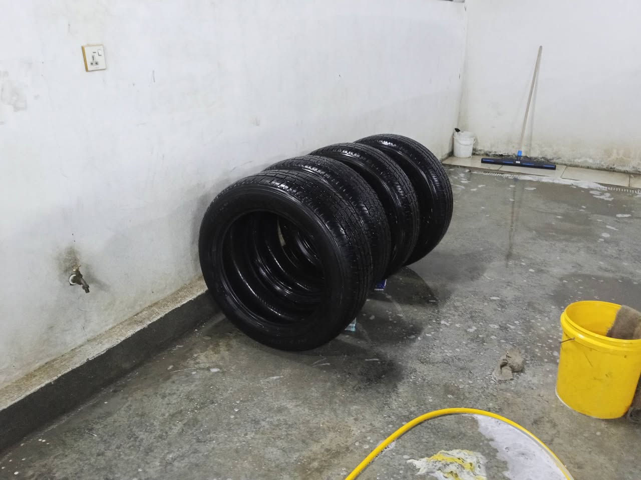 يابه عدنه تايرات نظافتهن ٧٥ماجكساره ابع تايرات على الفحص مابيهن اي فتيله لاتصال ***********السعر ٢٥٠الف
