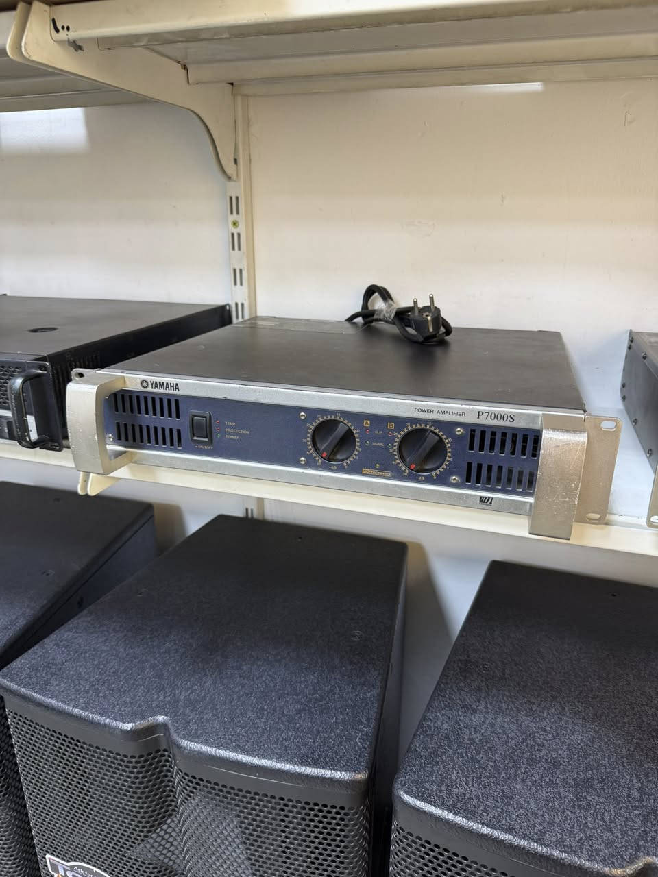 يالله
اللهم صل على محمد وال محمد 

المواد بيهه مستخدم مشتغل 

وبيهه مستخدم اخو الجديد 

1مكسر داينكورد موديل 2200 

باور مع كامل ملحقاتة 

2مكسر داينكورد 600 باور 

2باور امريكي اصلي 4 خطوط 

3 مونيتر نوع JPL اكتف كهرباء 

4 باورات نوع ياماها 7000 

اي شي تحتاجة من المواد تواصل خاص 

او تتصل وبخدمتكم ان شاء الله 

***********

***********
