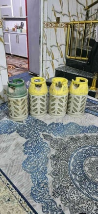 قناني اربعه لوحده عله 60 بغداد عل رقم فقط متواجد ‭ ‭0770 585 5415‬