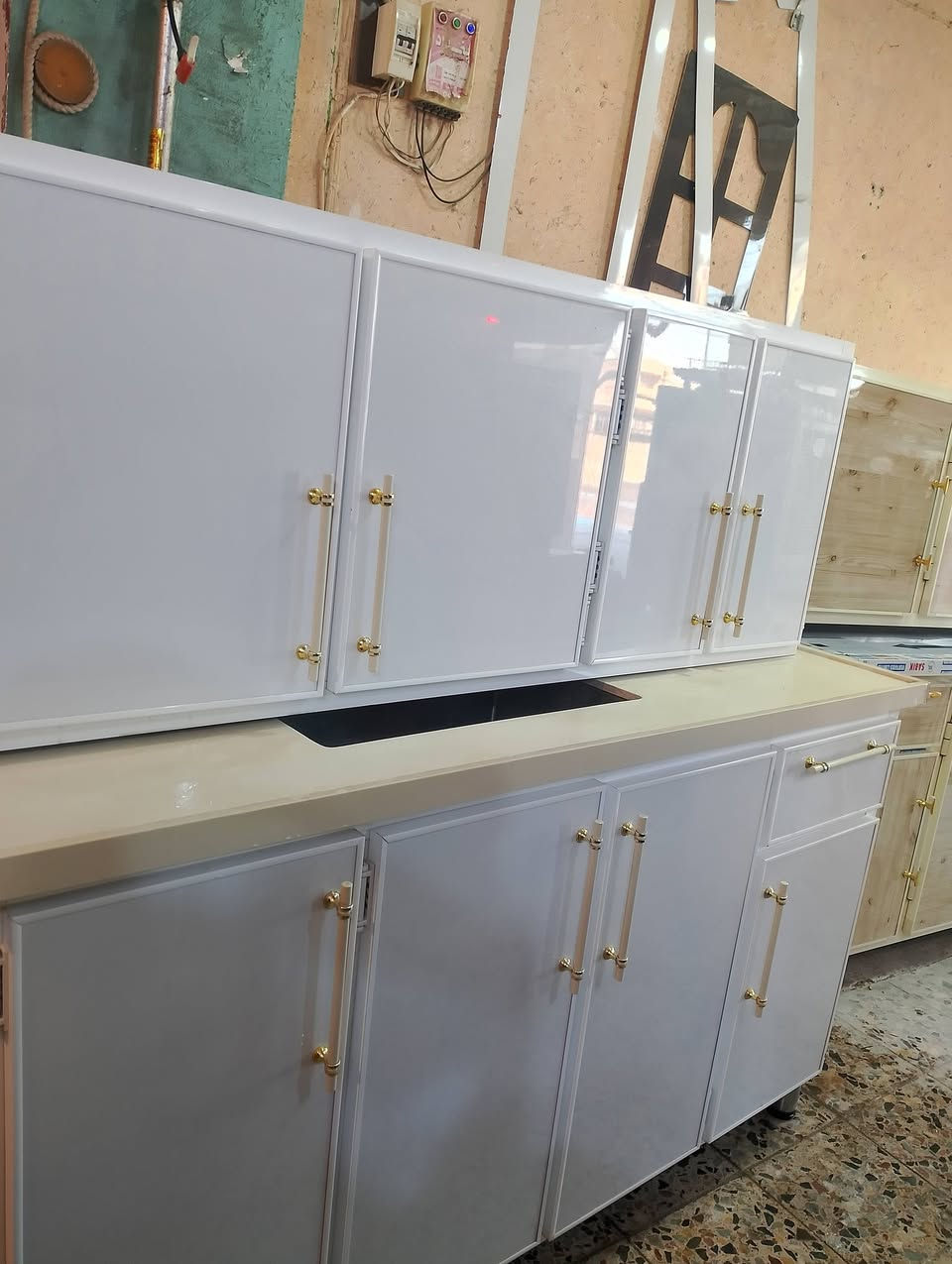 سلام عليكم كاونتر سنكي مستعمل20يوم يعني بل كارتون قياس 168كوارتزحوض سلستيل تزكا شغل درجة ولاالسعر  350وبي مجال حي العسكري لعابد ومقابل مستوصف ***********او*********** سيد كرار الموسوي
