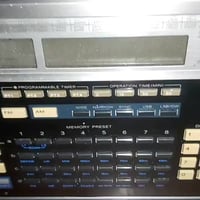 موجة قصيرة • تردد ٩٨٧٥ • بي بي سي