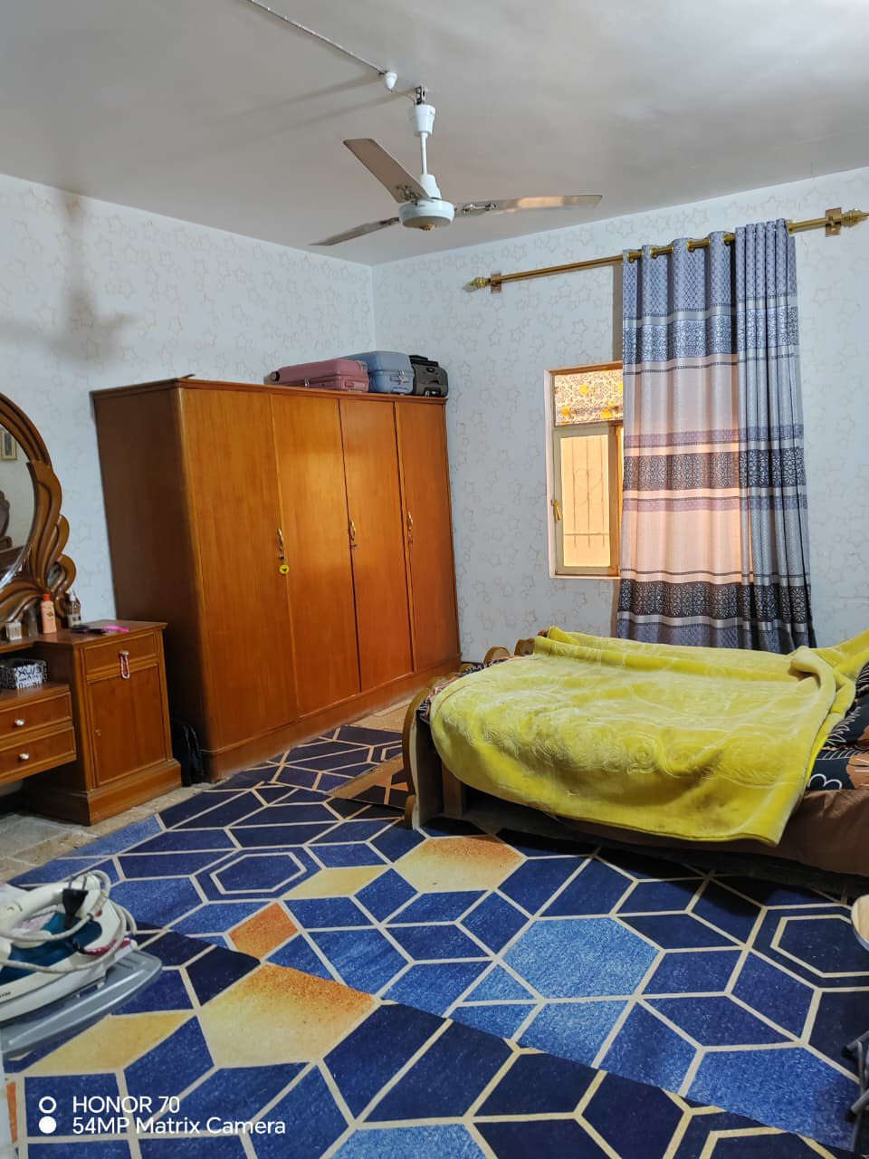 دار للبيع المساحة 200 متر
الموقع حولي الجمعيه شارع الاعلام 
بي غرفتين ومطبخ وصاله واستقبال وصحيات بناء طابوك سكف عگادة موقع مميز واجهه 10 نزال 200
للتواصل اتصال او واتساب 
***********
