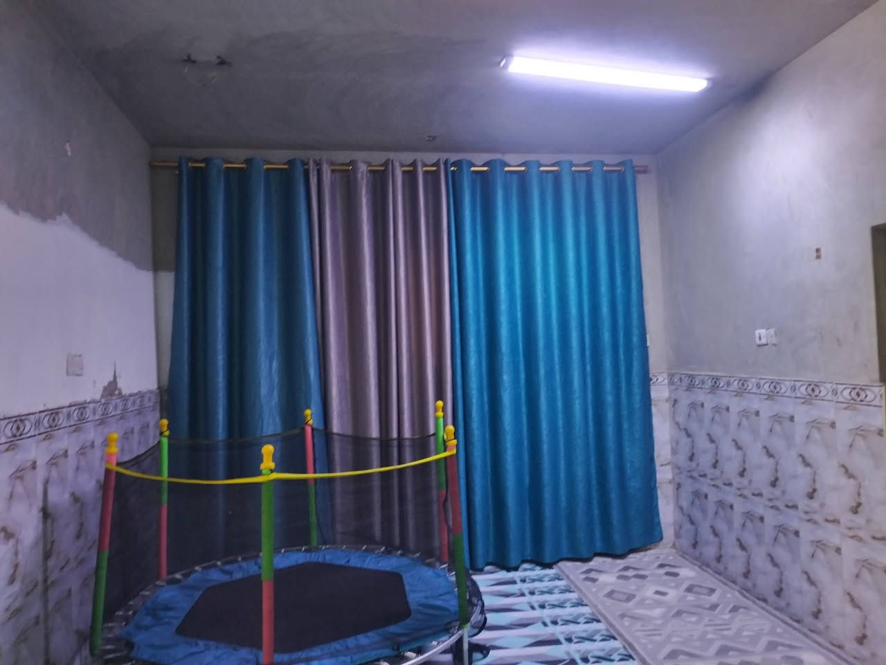 يرهم نص فلوس والباقي دفعات ***********
