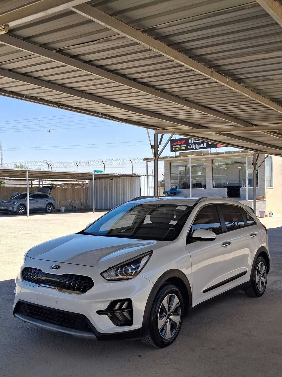 كيا نيرو 2020 هايبرد 

بحالة الوكالة نخب 

مجمرك باسم مستورد 

محرك 1600cc  هايبرد قوي واقتصادي تقطع ٤٥٠ كيلو بالتنكه

فحص كامل 7 جيد 

وارد كوريا 

—شاشه مع كاميرا خلفيه
—حساسات  خلفيه
_ تحديد مسرب 
_ بصمة أبواب 
_ بصمة تشغيل 
—تحكم ستيرنج
—بلوتوث
—جير اتوماتيك تب ترونيك
—٣ وضعيات قياده
—كشافات ضباب
—كراسي جلد 
—كراسي مدفيه 
—هاند بريك رجل 

بسعر (  15.400)

الموقع: الزرقاء-المنطقه الحره شارع 11 جنوب معرض ابوجامع 
                        

للتواصل و الاستفسار:
 ***********795536288


**إذا كنت صاحب هذا الإعلان وتريد حذفه لأي سبب، رجاءا أرسل رسالة إلى الدعم الفني**