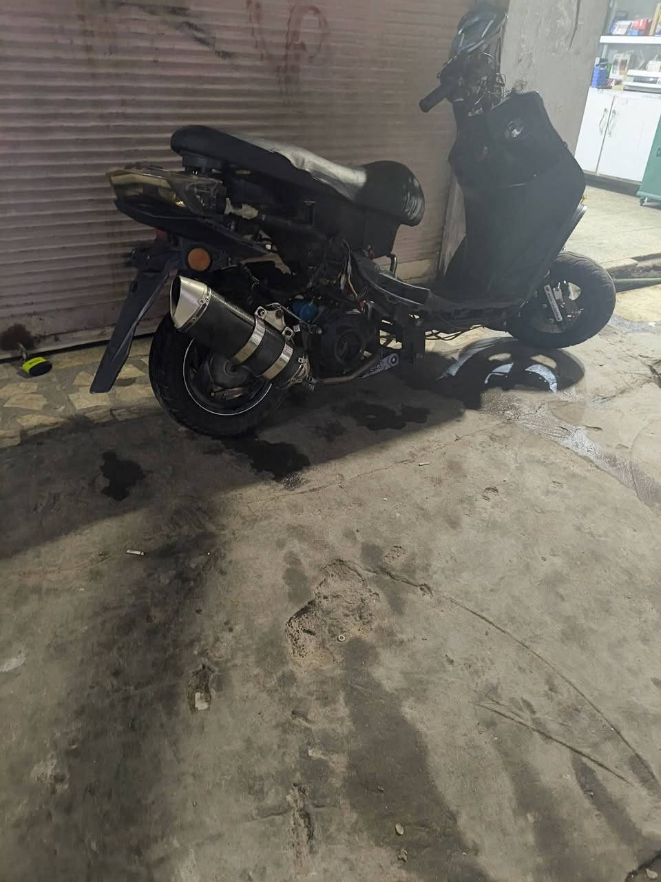 سلام عليكم دراجة سكنس مكينه ماكس مامفتوحه كهربائياته كله شغاله للبيع 125وبيه مجال مكاني نجف حي الانصار وهاذه رقمي ***********بي واتساب مامتواجد على فيس
