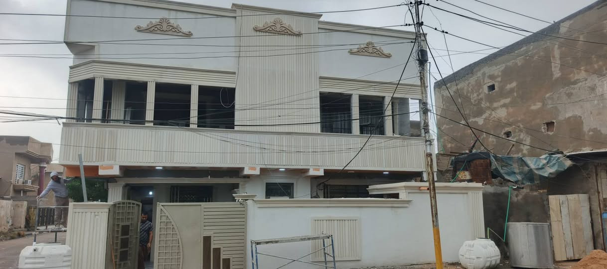 سلام عليكم بيت للبيع في قضاء المحمودية مقابل مستشفى المحمودية المساحه الوجه عشرة متر والنزال اربعه عشرة متر ترميم جديد خمسة غرف النوم وهول اتصال خاص***********
